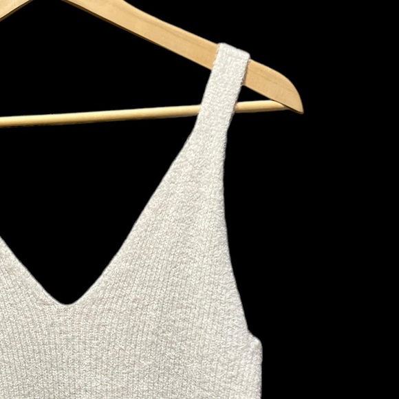 Joie NWT Cream Super Soft Ribbed Knit Tank Sweater Size Medium - Picture 4 of 12